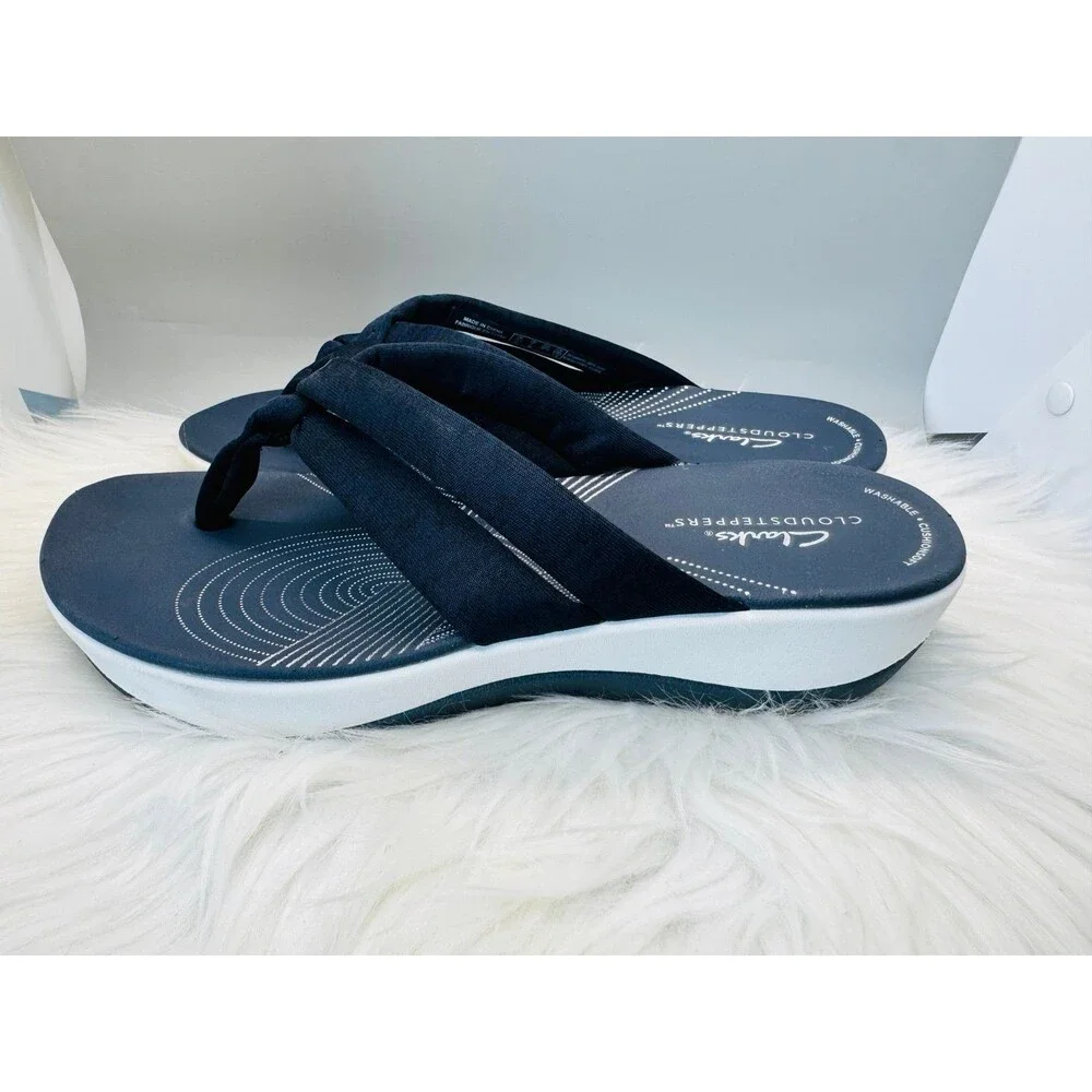 Clarks Arla Glison size 7 Flip Flop Sandals Navy Blue Comfort Sandals worn once